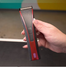 Load image into Gallery viewer, Professional cordless dog clippers Auckland
Quiet cat and dog trimming clipper
Wahl Bravura2 professional animal clipper